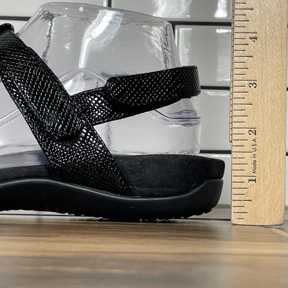 Vionic Farra Women's Size 7 Shoes Black Lizard Print Strappy Medallion Sandals - Picture 8 of 12